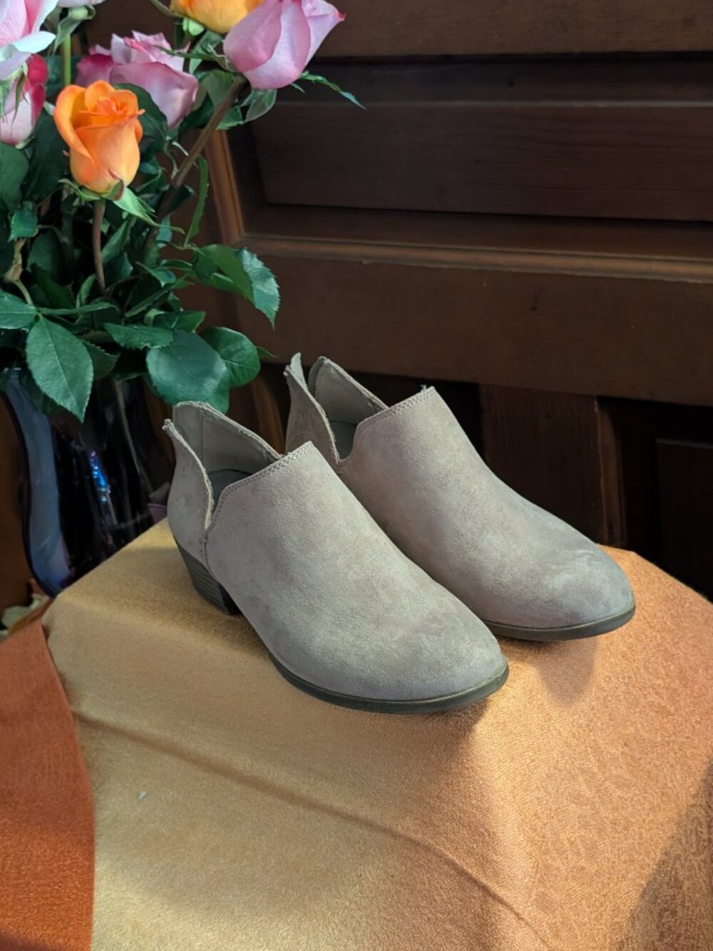 Stylish Massini Shoe Bootie -Back heel zipper -Low heel -Sz 8